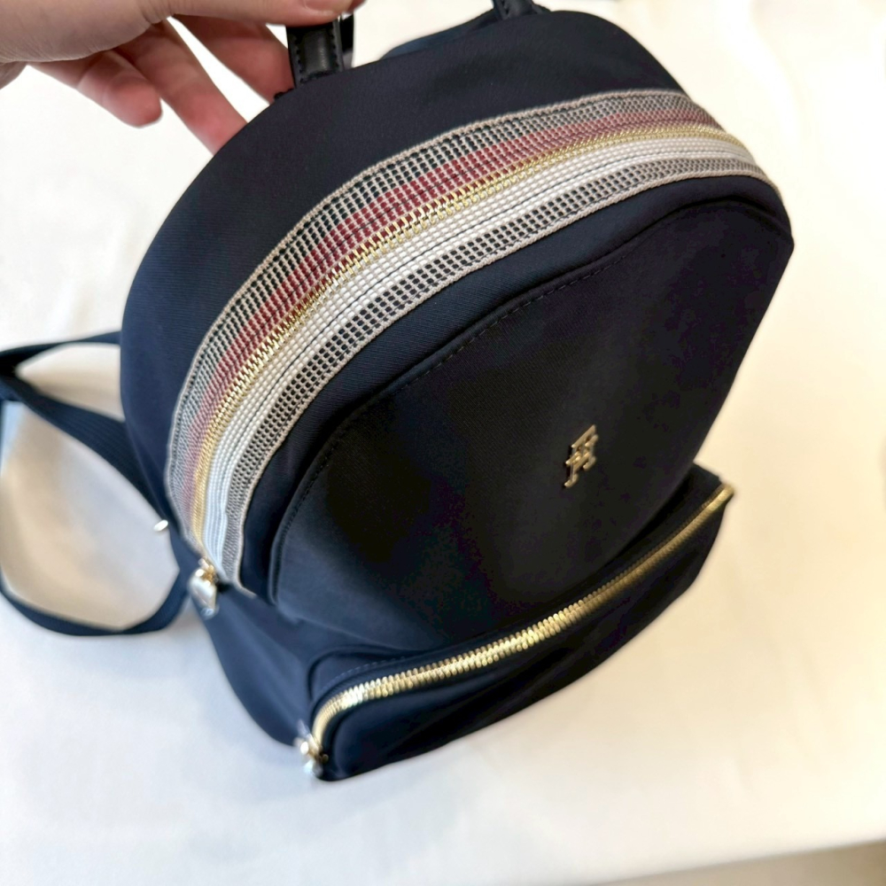 【湯米｜全新】現貨 TOMMY 包包 後背包 金標 尼龍 雙肩包 男女都可用｜Little Bee 小蜜蜂精品-細節圖5