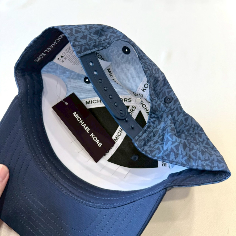 【MK｜全新】現貨 MICHAEL KORS 帽子 鴨舌帽 滿版藍 硬頂 老帽｜Little Bee 小蜜蜂精品-細節圖2