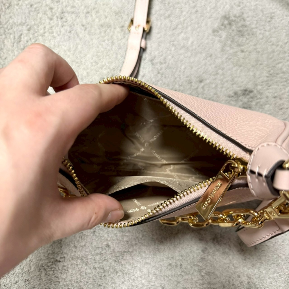 【MK｜全新】現貨 MICHAEL KORS 包包 灣月包 金標 荔枝紋 鍊條 斜背包｜Little Bee 小蜜蜂精品-細節圖3