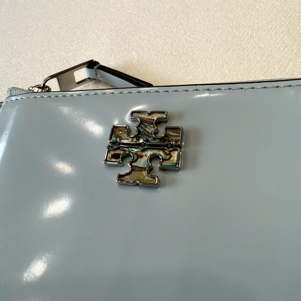 【TB｜全新】現貨 TORY BURCH 錢包 卡夾 貝殼標 漆皮 寶寶藍 零錢包｜Little Bee 小蜜蜂精品-細節圖2