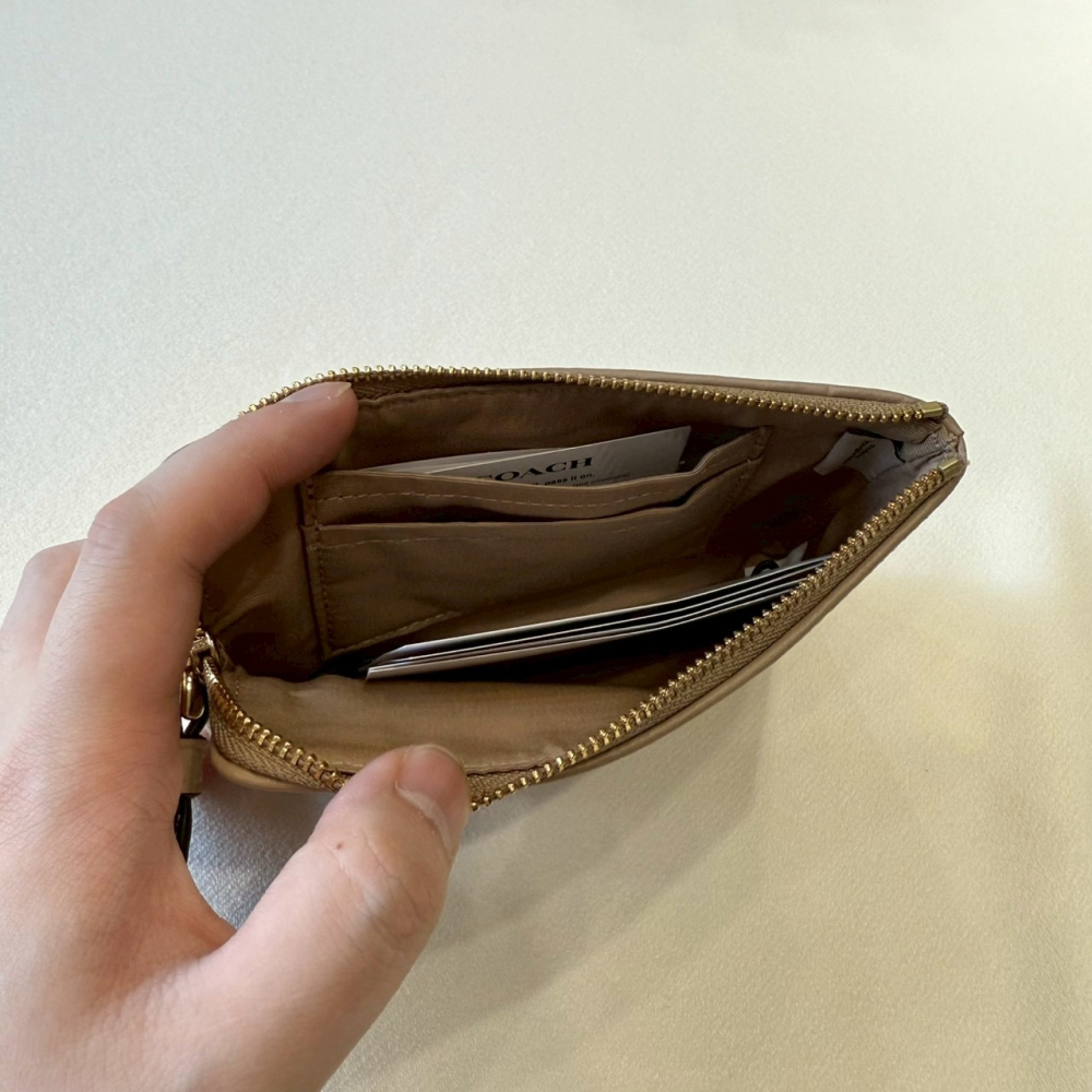【蔻馳｜全新】現貨 COACH 錢包 手拿包 單層 金標 小號 滿版緹花布 零錢包｜Little Bee 小蜜蜂精品-細節圖3