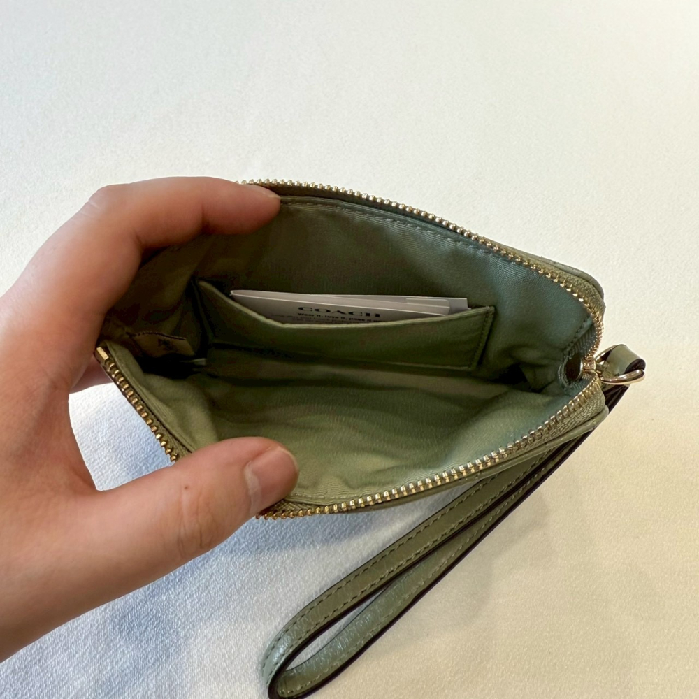 【蔻馳｜全新】現貨 COACH 錢包 手拿包 單層 金標 小號 綠色 菱格紋 零錢包｜Little Bee 小蜜蜂精品-細節圖2