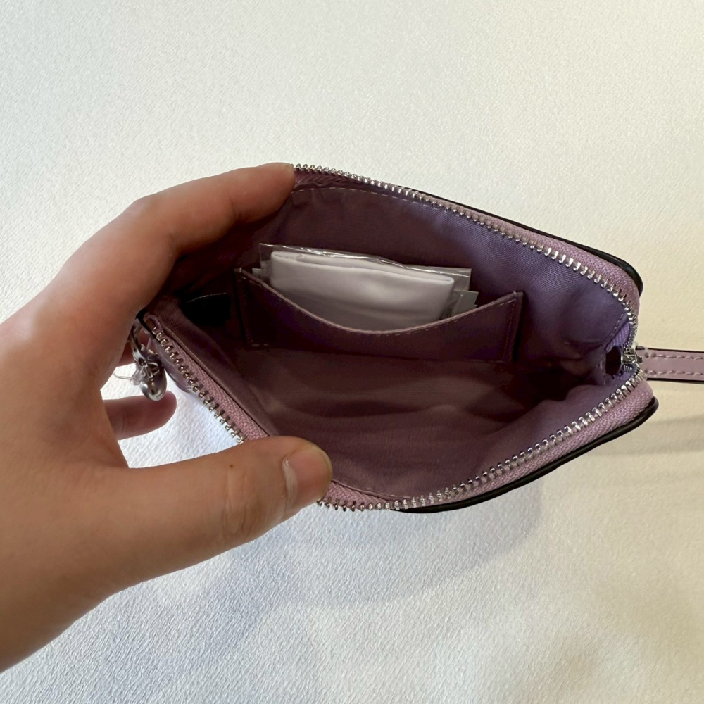 【蔻馳｜全新】現貨 COACH 錢包 手拿包 單層 銀標 小號 漆皮紫 老花 零錢包｜Little Bee 小蜜蜂精品-細節圖3