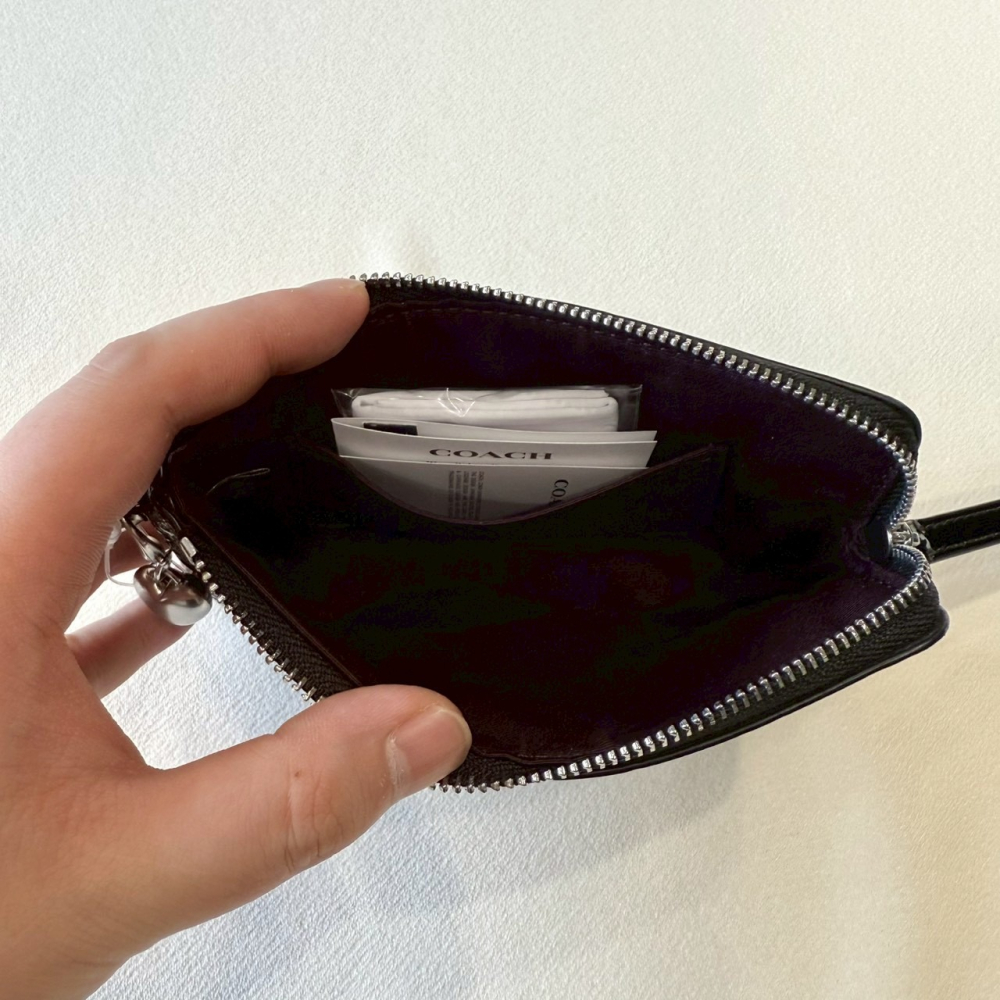 【蔻馳｜全新】現貨 COACH 錢包 手拿包 單層 銀標 小號 漆皮黑 老花 零錢包｜Little Bee 小蜜蜂精品-細節圖3