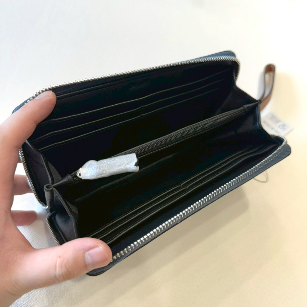 【DKNY｜全新】現貨 錢包 長夾 牛仔藍 補丁款 拉鍊長夾 送禮推薦｜Little Bee 小蜜蜂精品-細節圖3