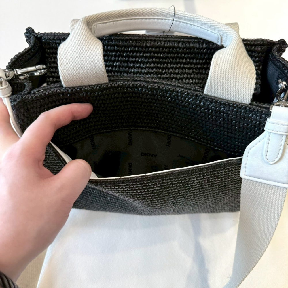 【DKNY｜全新】現貨 包包 紙袋包 刺繡LOGO 黑白拼色 草編包 兩用包 斜背包｜Little Bee 小蜜蜂精品-細節圖4