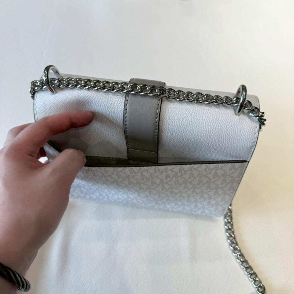 【MK｜全新】現貨 MICHAEL KORS 包包 酒神包 專櫃款 白滿版 斜背包｜Little Bee 小蜜蜂精品-細節圖3