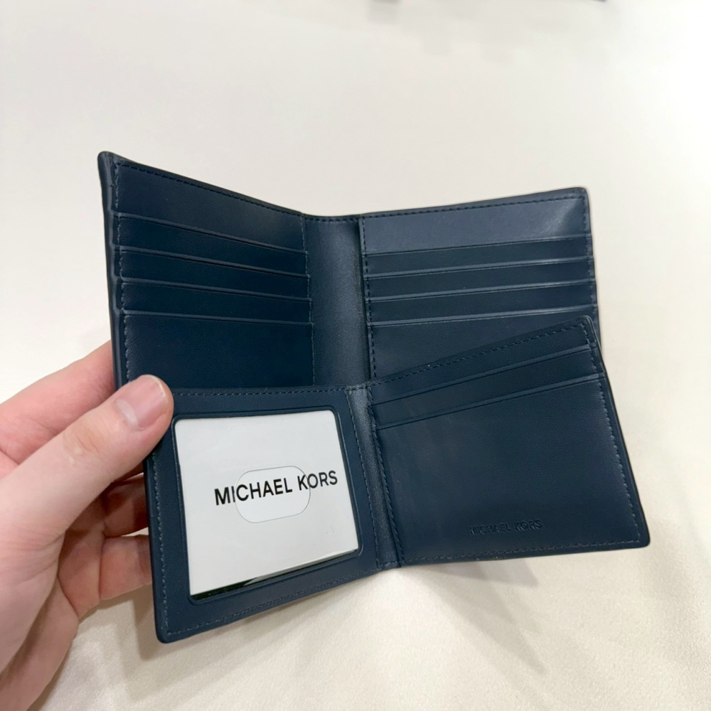 【MK｜全新】現貨 MICHAEL KORS 錢包 短夾 二合一 滿版 壓紋 卡片夾｜Little Bee 小蜜蜂精品-細節圖2