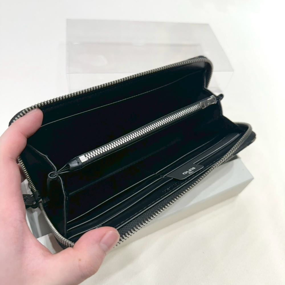 【CK｜全新】現貨 CALVIN KLEIN 錢包 長夾 滿版 緹花布 黑色 禮盒組｜Little Bee 小蜜蜂精品-細節圖2
