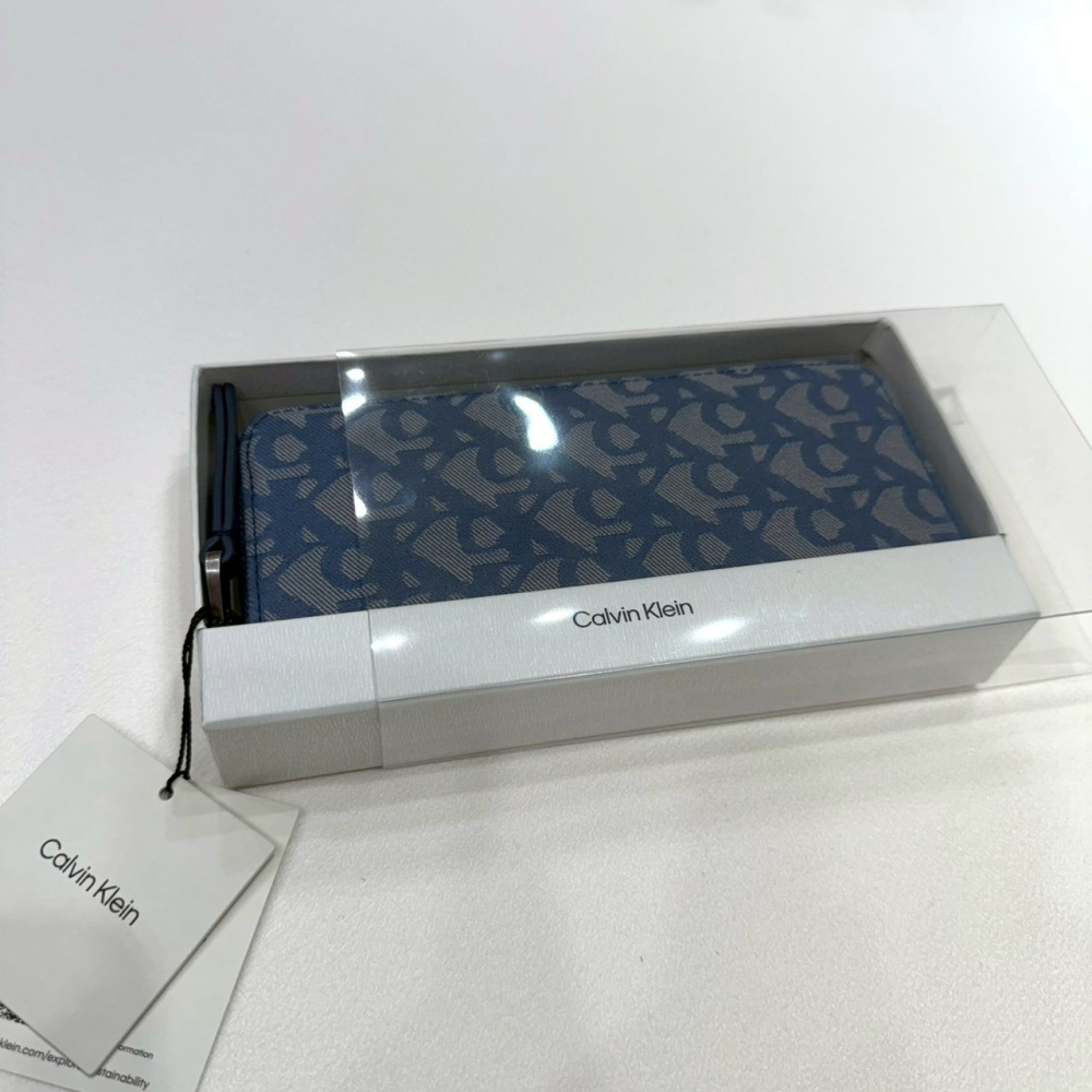 【CK｜全新】現貨 CALVIN KLEIN 錢包 長夾 滿版 緹花布 藍色 禮盒組｜Little Bee 小蜜蜂精品-細節圖3
