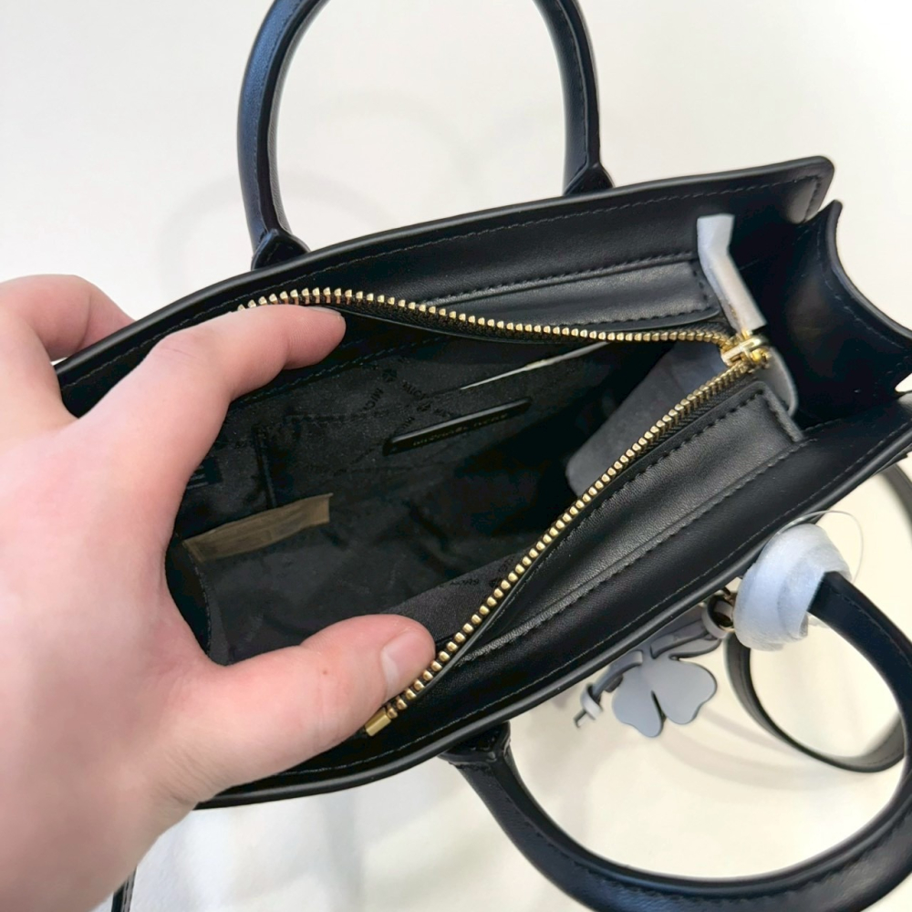 【MK｜全新】現貨 MICHAEL KORS 包包 紙袋包 迷你 專櫃款 黑滿版｜Little Bee 小蜜蜂精品-細節圖3