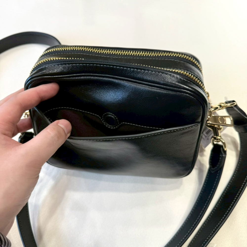【蔻馳｜全新】現貨 COACH 包包 相機包 金標 迷你 亮面黑 軟皮革 斜背包｜Little Bee 小蜜蜂精品-細節圖3