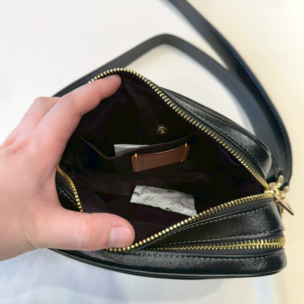 【蔻馳｜全新】現貨 COACH 包包 相機包 金標 迷你 亮面黑 軟皮革 斜背包｜Little Bee 小蜜蜂精品-細節圖5