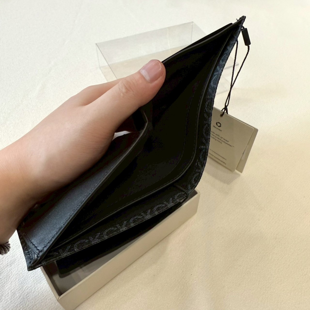 【CK｜全新】現貨 CALVIN KLEIN 錢包 短夾 滿版老花 零錢短夾 禮盒組｜Little Bee 小蜜蜂精品-細節圖3