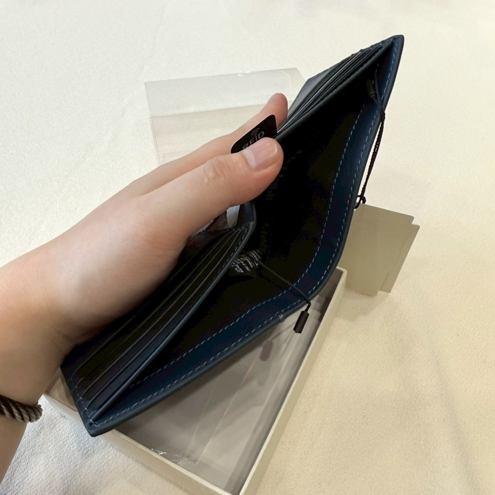 【CK｜全新】現貨 CALVIN KLEIN 錢包 短夾 小標 深藍 八卡短夾 禮盒組｜Little Bee 小蜜蜂精品-細節圖3