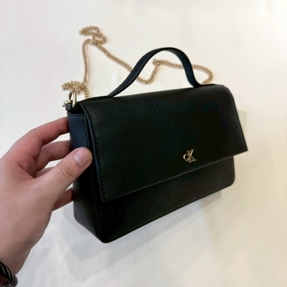 【CK｜全新】現貨 CALVIN KLEIN 包包 掀蓋包 金標 鍊條包 兩用包｜Little Bee 小蜜蜂精品-細節圖2