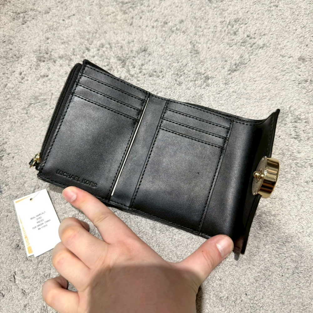 【MK｜全新】現貨 MICHAEL KORS 錢包 短夾 乳牛紋 有毛毛 三摺短夾｜Little Bee 小蜜蜂精品-細節圖5