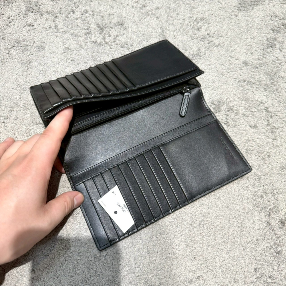 【MK｜全新】現貨 MICHAEL KORS 錢包 長夾 銀標 滿版白 防刮 對開長夾｜Little Bee 小蜜蜂精品-細節圖2