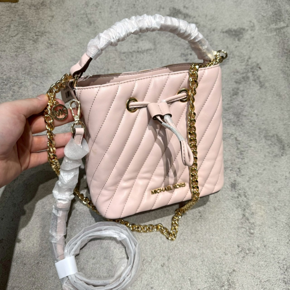 【MK｜全新】現貨 MICHAEL KORS 包包 水桶包 金標 羊皮 斜紋 三用包｜Little Bee 小蜜蜂精品-細節圖2