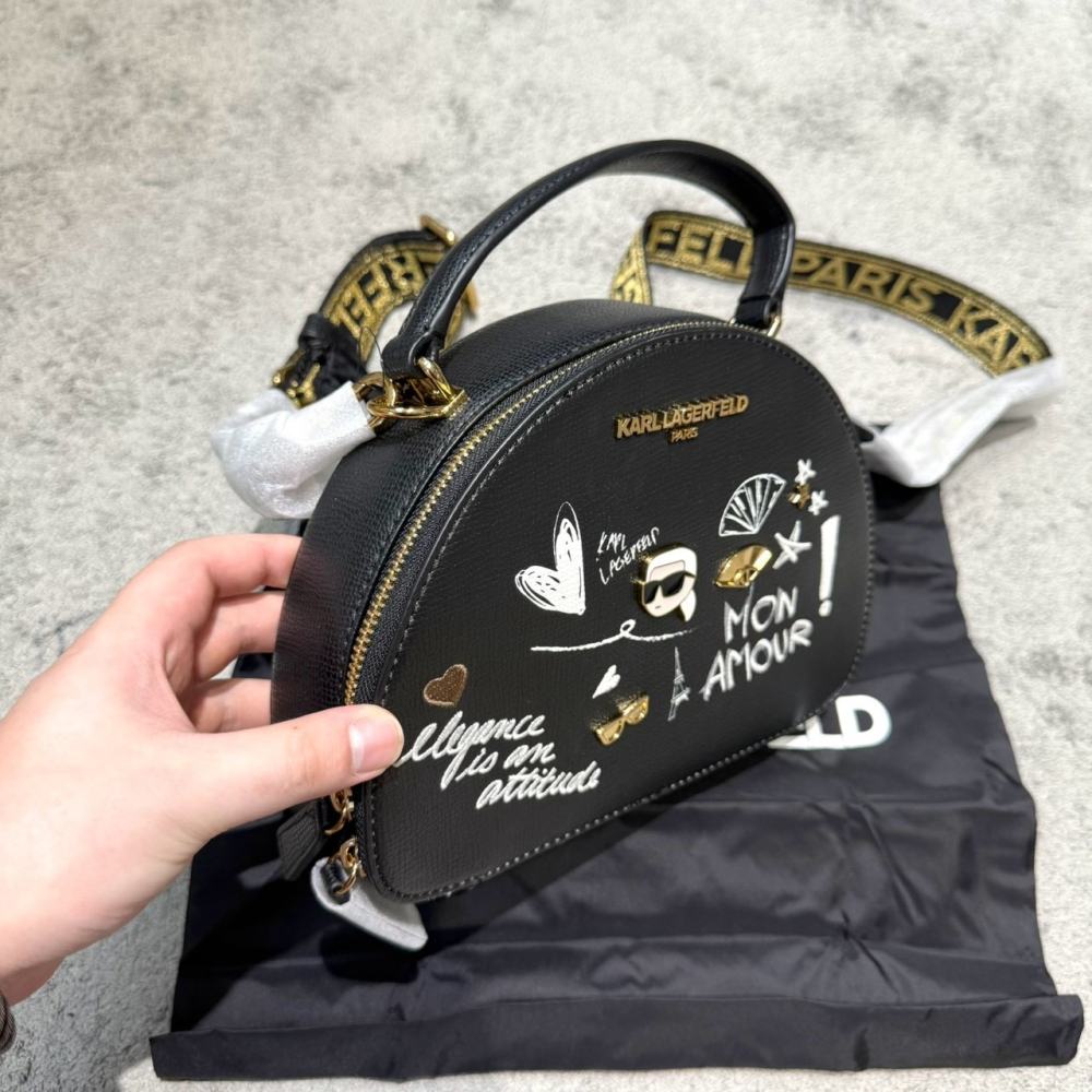 【卡爾｜全新】現貨 KARL LAGERFELD 包包 饅頭包 金標 滿版 斜背包｜Little Bee 小蜜蜂精品-細節圖2
