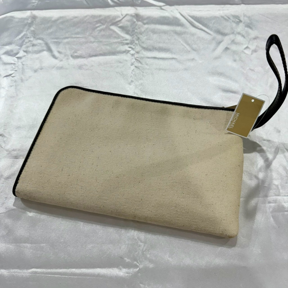 【MK｜賠本出清】MICHAEL KORS 現貨 手拿包 帆布 文字款｜Little Bee 小蜜蜂精品 原價3100-細節圖3