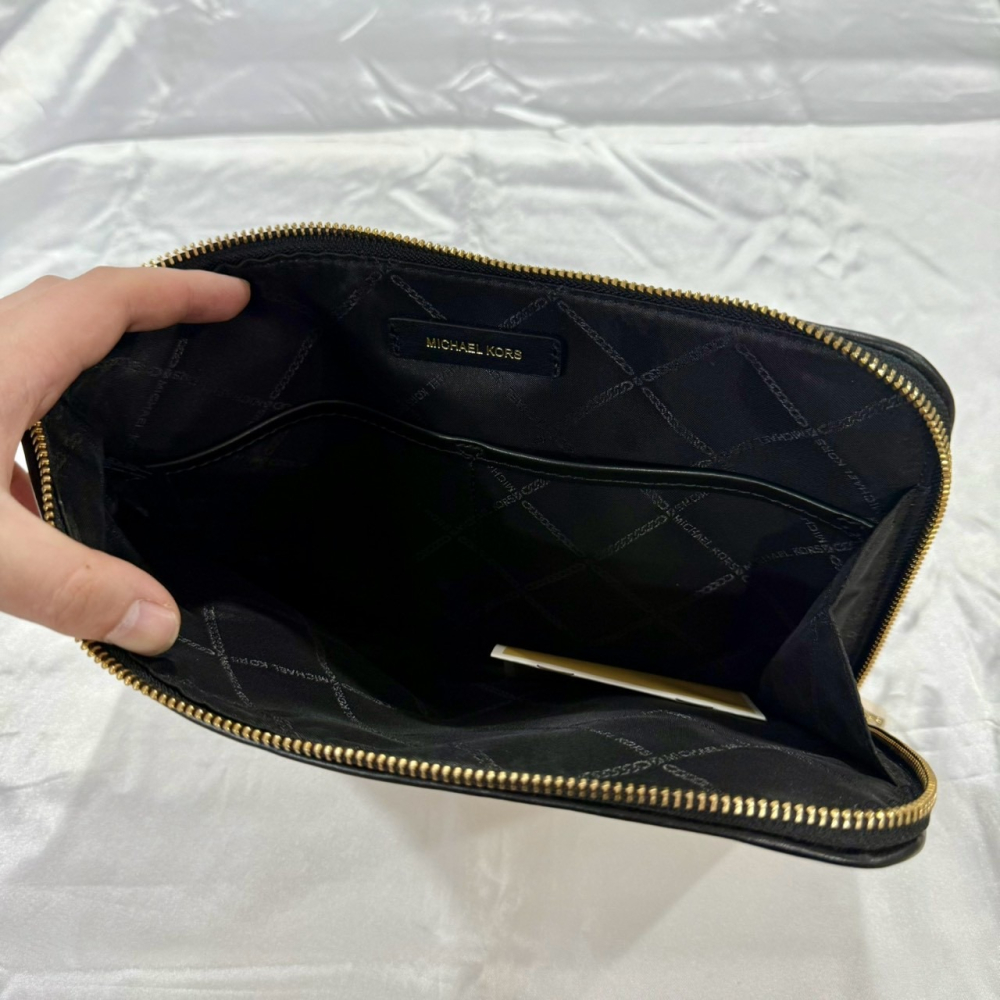 【MK｜賠本出清】MICHAEL KORS 現貨 手拿包 帆布 文字款｜Little Bee 小蜜蜂精品 原價3100-細節圖4