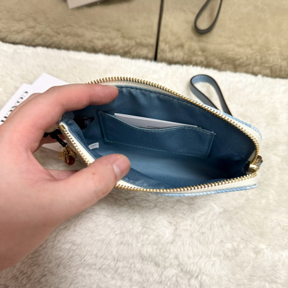 【蔻馳｜全新】現貨 COACH 錢包 手拿包 單層 金標 小號 藍白 格紋 零錢包｜Little Bee 小蜜蜂精品-細節圖3