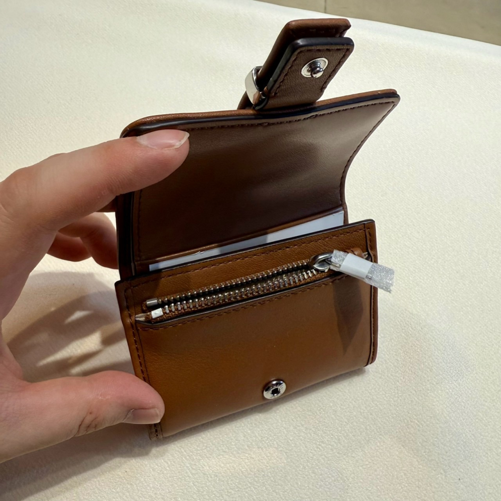 【MK｜全新】現貨 MICHAEL KORS 錢包 短夾 專櫃款 咖色軟皮革 三摺短夾｜Little Bee 小蜜蜂精品-細節圖3
