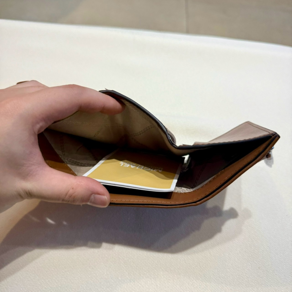【MK｜全新】現貨 MICHAEL KORS 錢包 短夾 專櫃款 咖色軟皮革 三摺短夾｜Little Bee 小蜜蜂精品-細節圖5