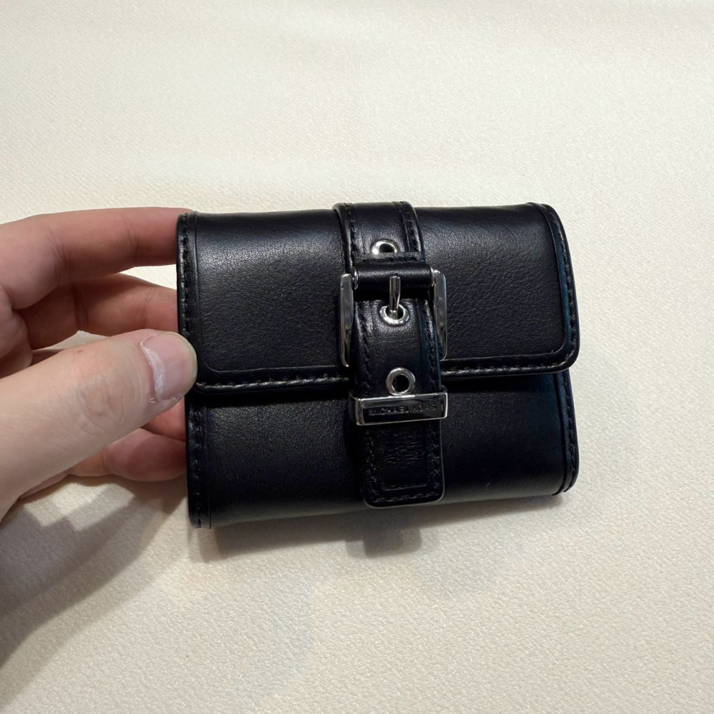 【MK｜全新】現貨 MICHAEL KORS 錢包 短夾 專櫃款 黑色軟皮革 三摺短夾｜Little Bee 小蜜蜂精品