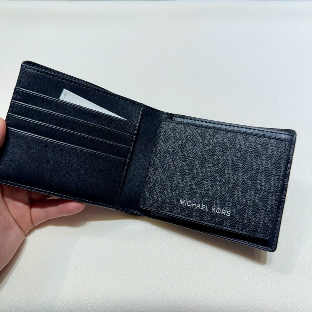 【MK｜全新】現貨 MICHAEL KORS 錢包 短夾 二合一 黑 防刮紋 八卡短夾｜Little Bee 小蜜蜂精品-細節圖2
