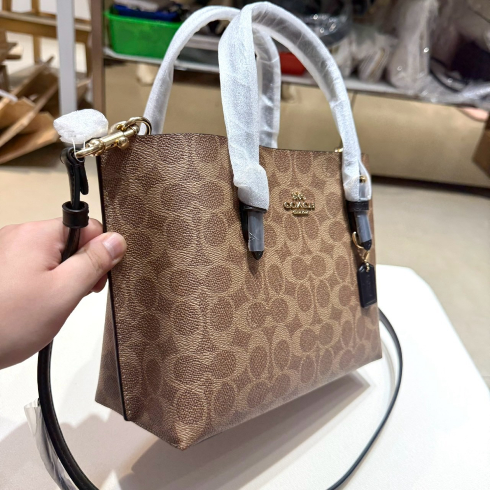 【蔻馳｜全新】現貨 COACH 包包 黛妃包 金標 咖滿版 老花 兩用包 斜背包｜Little Bee 小蜜蜂精品-細節圖2
