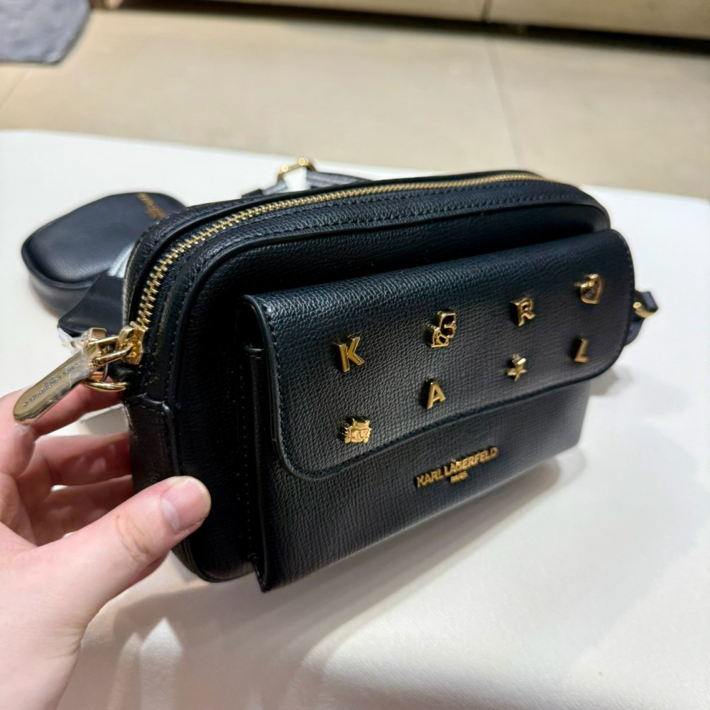 【卡爾｜全新】現貨 KARL LAGERFELD 包包 相機包 金標 二合一 斜背包｜Little Bee 小蜜蜂精品-細節圖2