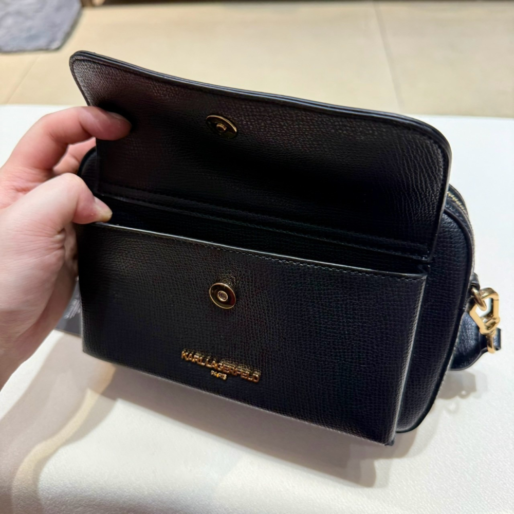 【卡爾｜全新】現貨 KARL LAGERFELD 包包 相機包 金標 二合一 斜背包｜Little Bee 小蜜蜂精品-細節圖3