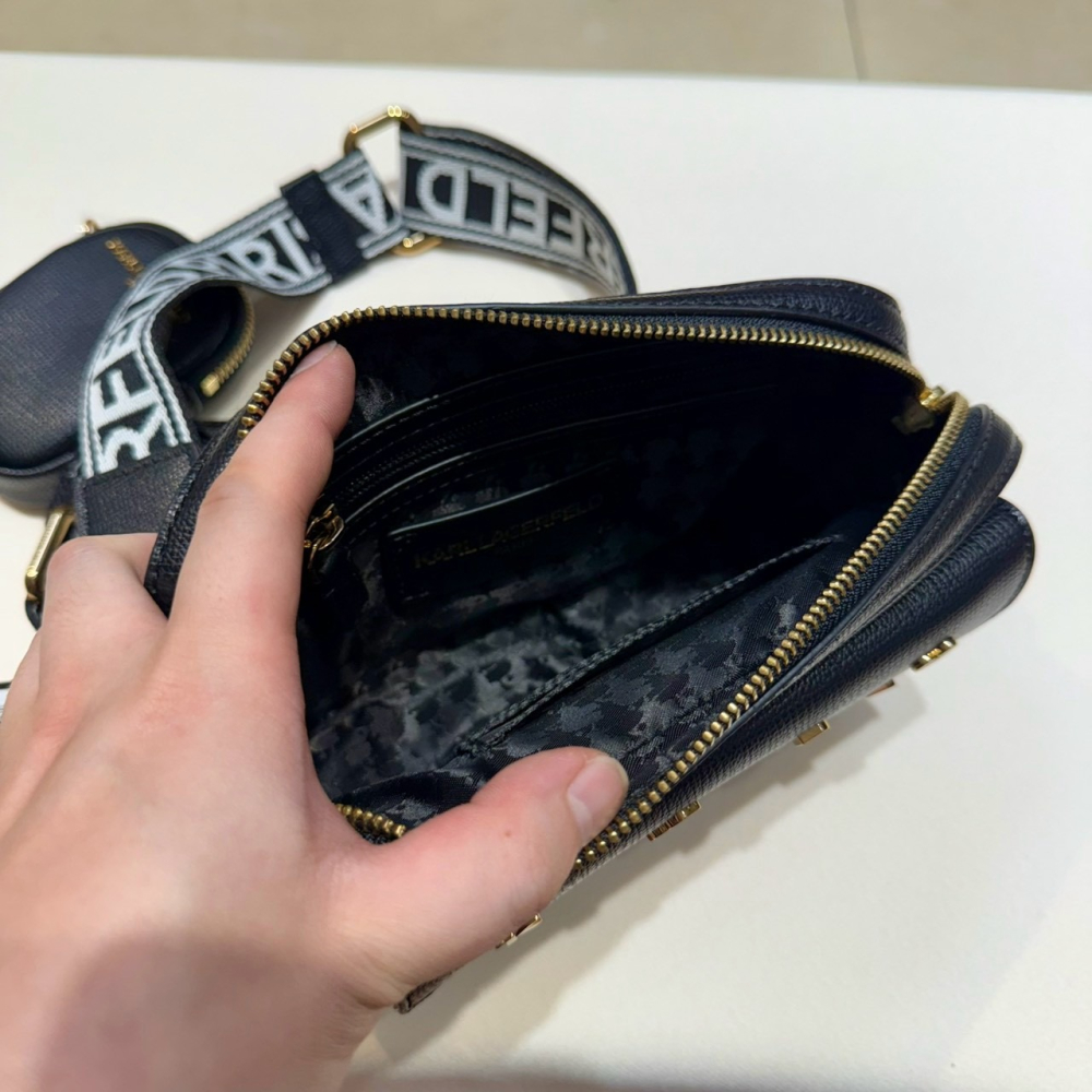【卡爾｜全新】現貨 KARL LAGERFELD 包包 相機包 金標 二合一 斜背包｜Little Bee 小蜜蜂精品-細節圖4