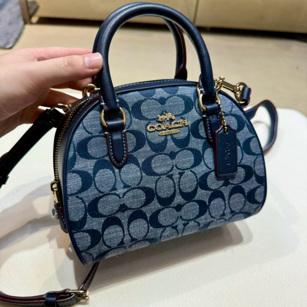 【蔻馳｜全新】現貨 COACH 包包 饅頭包 金標 藍滿版 緹花布 兩用 斜背包｜Little Bee 小蜜蜂精品