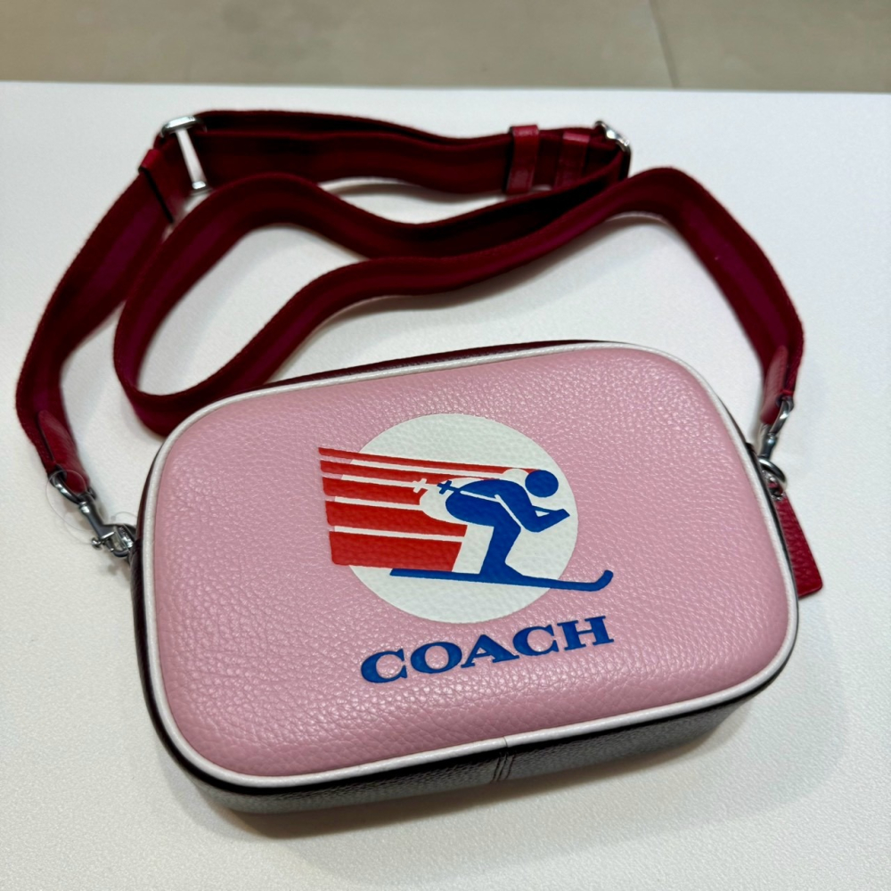 【蔻馳｜全新】現貨 COACH 包包 相機包 滑雪標誌 拼色荔枝紋 斜背包｜Little Bee 小蜜蜂精品