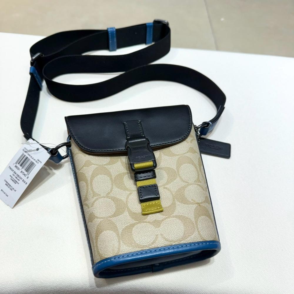 【蔻馳｜全新】現貨 COACH 包包 薯條包 男款 杏色老花 拼色 掀蓋 斜背包｜Little Bee 小蜜蜂精品