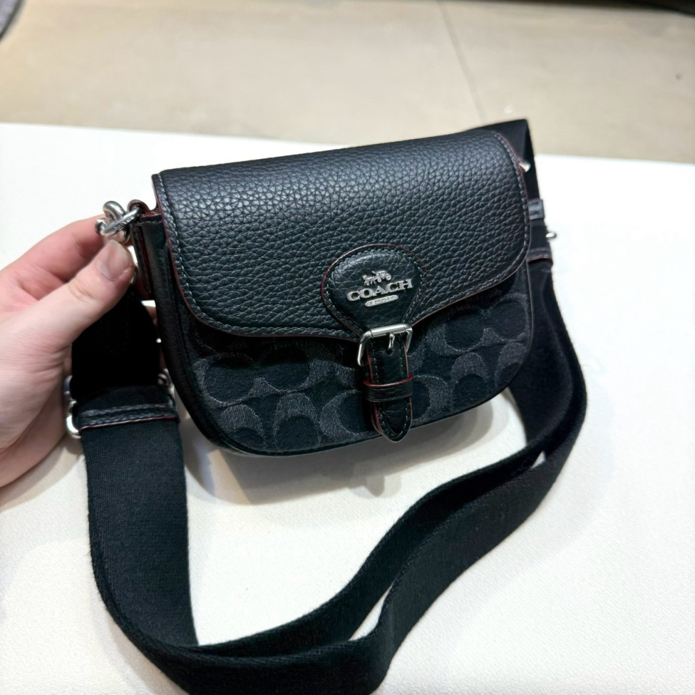 【蔻馳｜全新】現貨 COACH 包包 馬鞍包 迷你 黑滿版 緹花布 掀蓋包 斜背包｜Little Bee 小蜜蜂精品