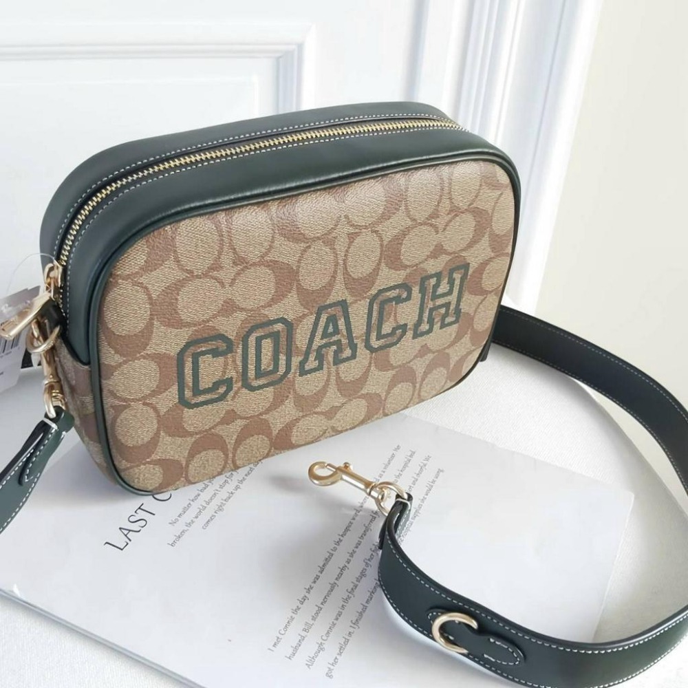 【現貨】Coach 相機包 學院風 中款相機包 側背包 斜背包 可放長夾 快速出貨 🐶美國代購正品-細節圖3