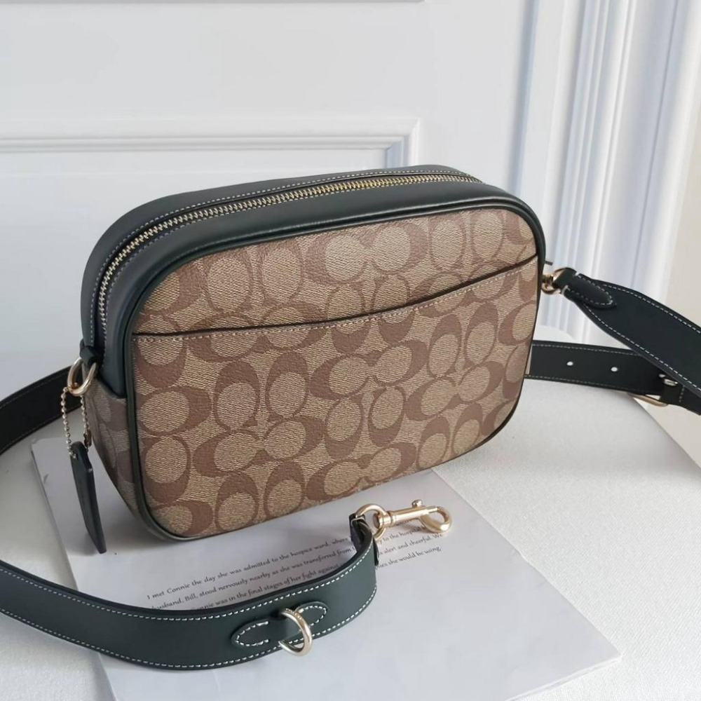 【現貨】Coach 相機包 學院風 中款相機包 側背包 斜背包 可放長夾 快速出貨 🐶美國代購正品-細節圖4