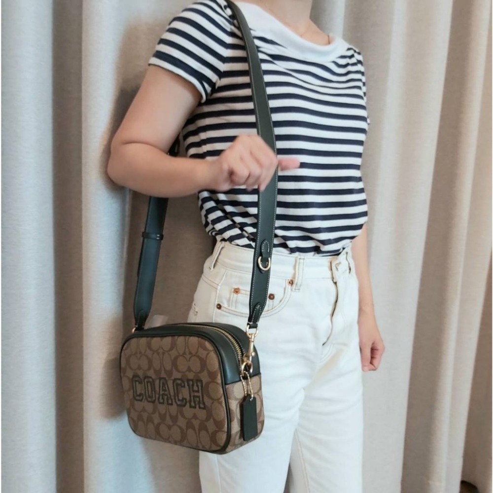 【現貨】Coach 相機包 學院風 中款相機包 側背包 斜背包 可放長夾 快速出貨 🐶美國代購正品-細節圖9