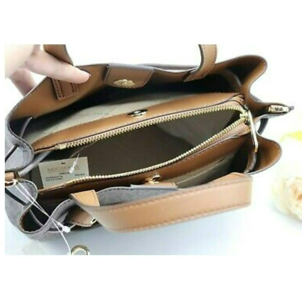 【現貨】Michael Kors Mk Emilia禮物包 托特包 手提包 肩背包 大款 可快速出貨🐶美國代購正品-細節圖9