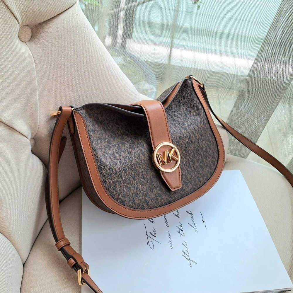 【現貨】MICHAEL KORS Mk 新款 Gabby 馬鞍包 側背包 斜背包 可快速出貨 🐶美國代購正品-細節圖5