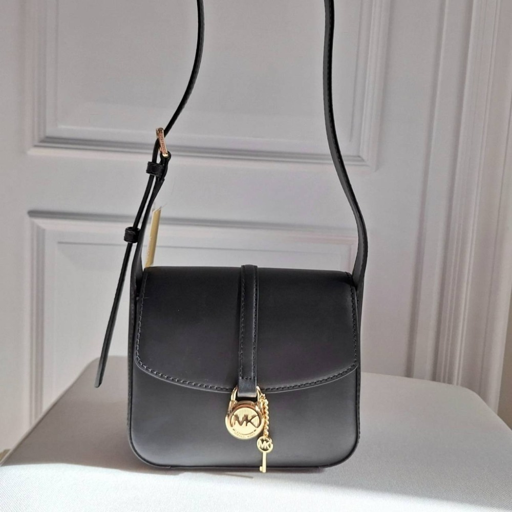 【現貨】MICHAEL KORS Mk 新款 Lyra 鎖頭方包 翻蓋斜背包 可快速出貨 🐶美國代購正品-細節圖2