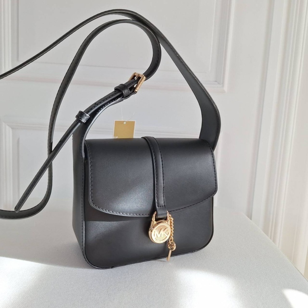 【現貨】MICHAEL KORS Mk 新款 Lyra 鎖頭方包 翻蓋斜背包 可快速出貨 🐶美國代購正品-細節圖3