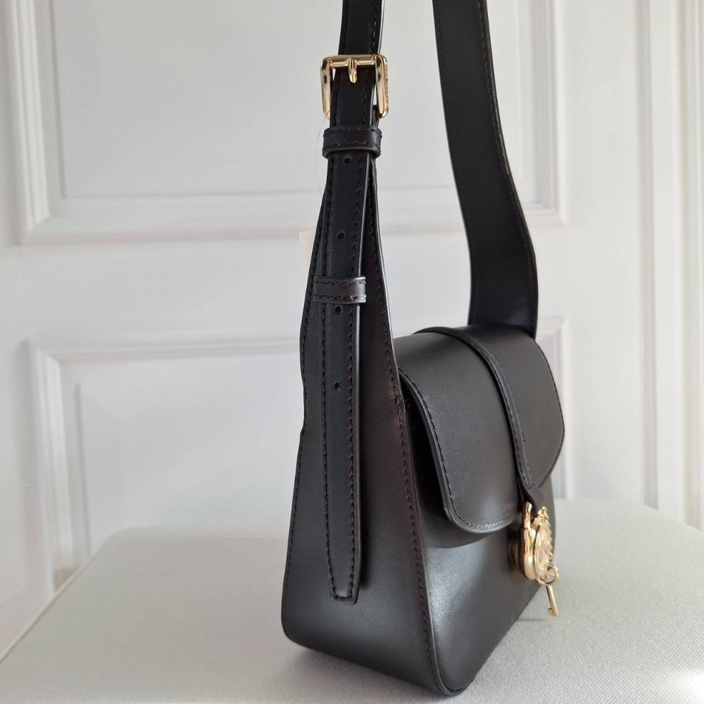 【現貨】MICHAEL KORS Mk 新款 Lyra 鎖頭方包 翻蓋斜背包 可快速出貨 🐶美國代購正品-細節圖6