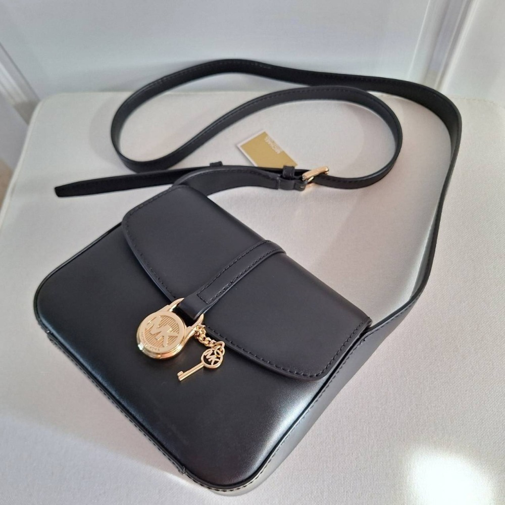 【現貨】MICHAEL KORS Mk 新款 Lyra 鎖頭方包 翻蓋斜背包 可快速出貨 🐶美國代購正品-細節圖7