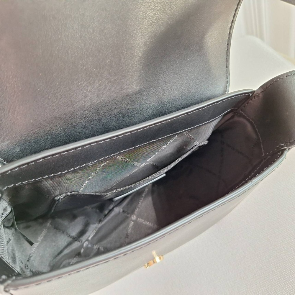 【現貨】MICHAEL KORS Mk 新款 Lyra 鎖頭方包 翻蓋斜背包 可快速出貨 🐶美國代購正品-細節圖8