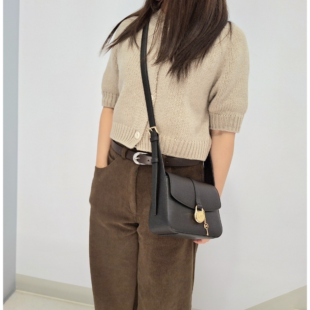 【現貨】MICHAEL KORS Mk 新款 Lyra 鎖頭方包 翻蓋斜背包 可快速出貨 🐶美國代購正品-細節圖11